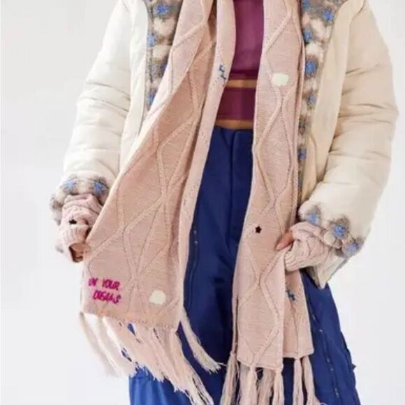 NWOT Urban Outfitters Bella Embroidered In Your Dreams Scarf pale pink - Picture 2 of 6